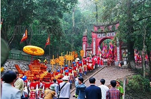 Tín ngưỡng thờ cúng Hùng Vương vào 10/3 Âm lịch hàng năm là dẫn chứng cho bản sắc văn hoá là gì