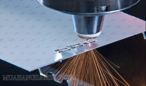 Vật liệu nhôm khắc bằng công nghệ CNC.