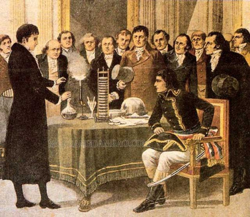 Alessandro Volta trình bày thí nghiệm trước Napoleon