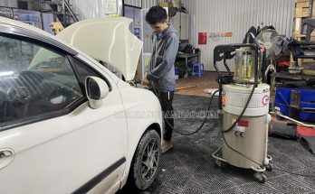 Máy hút dầu mini có vai trò quan trọng trong sửa chữa xe