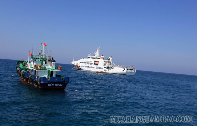 Tàu cảnh sát biển Việt Nam làm việc trên khu vực lãnh hải nước ta