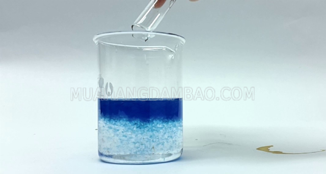 Kẽm hidroxit là chất kết tủa màu xanh