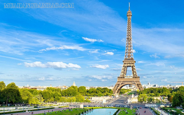 Tháp Eiffel có phần cấu trúc tương đối đơn giản