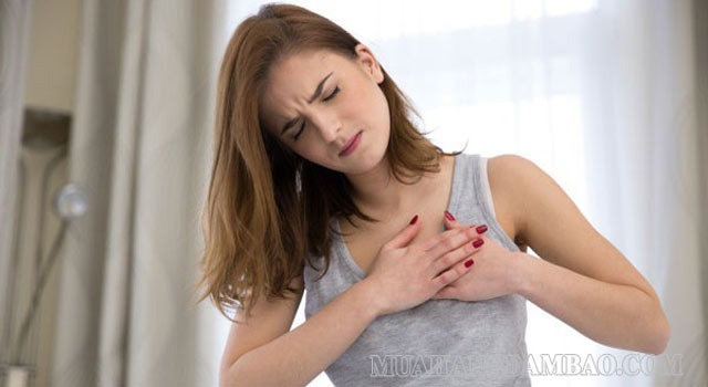 Khó thở, đau ngực là triệu chứng dễ thấy ở người thiếu chất sắt