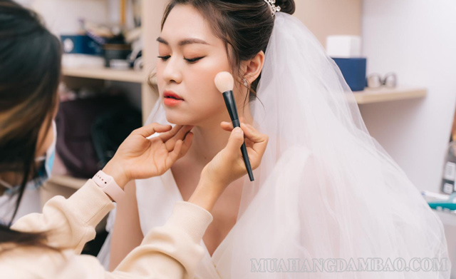Đám cưới thường sử dụng các makeup artist chuyên nghiệp