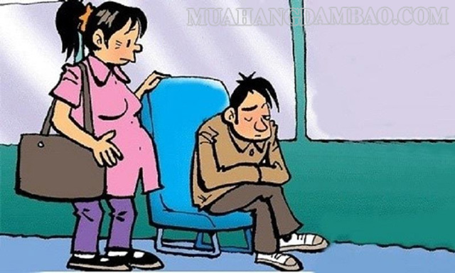Người đàn ông thờ ơ không nhường chỗ cho phụ nữ mang thai trên xe bus