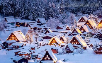 Làng cổ Shirakawa-go là địa điểm du lịch nổi tiếng tại Nhật Bản