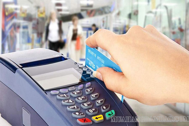 Sử dụng thẻ là một trong những hình thức thanh toán phổ biến nhất tại Việt Nam